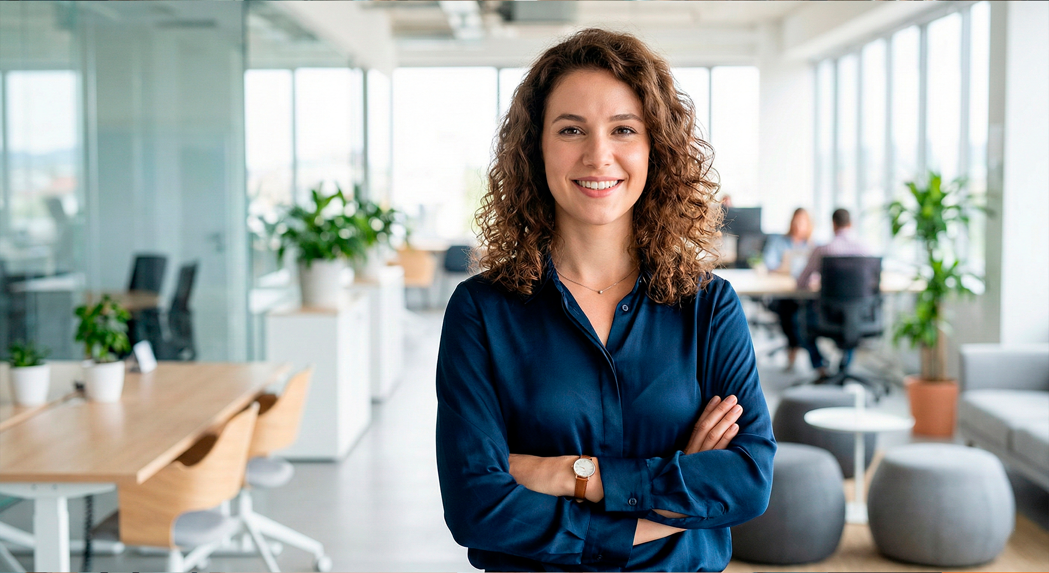 Especialista em terceirização de profissionais de TI da SAFIRA realizando a gestão de dispositivos móveis e tablets corporativos.